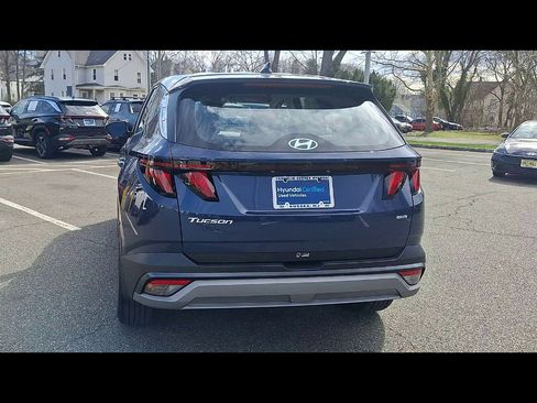 Certified 2025 Hyundai Tucson SE image 7
