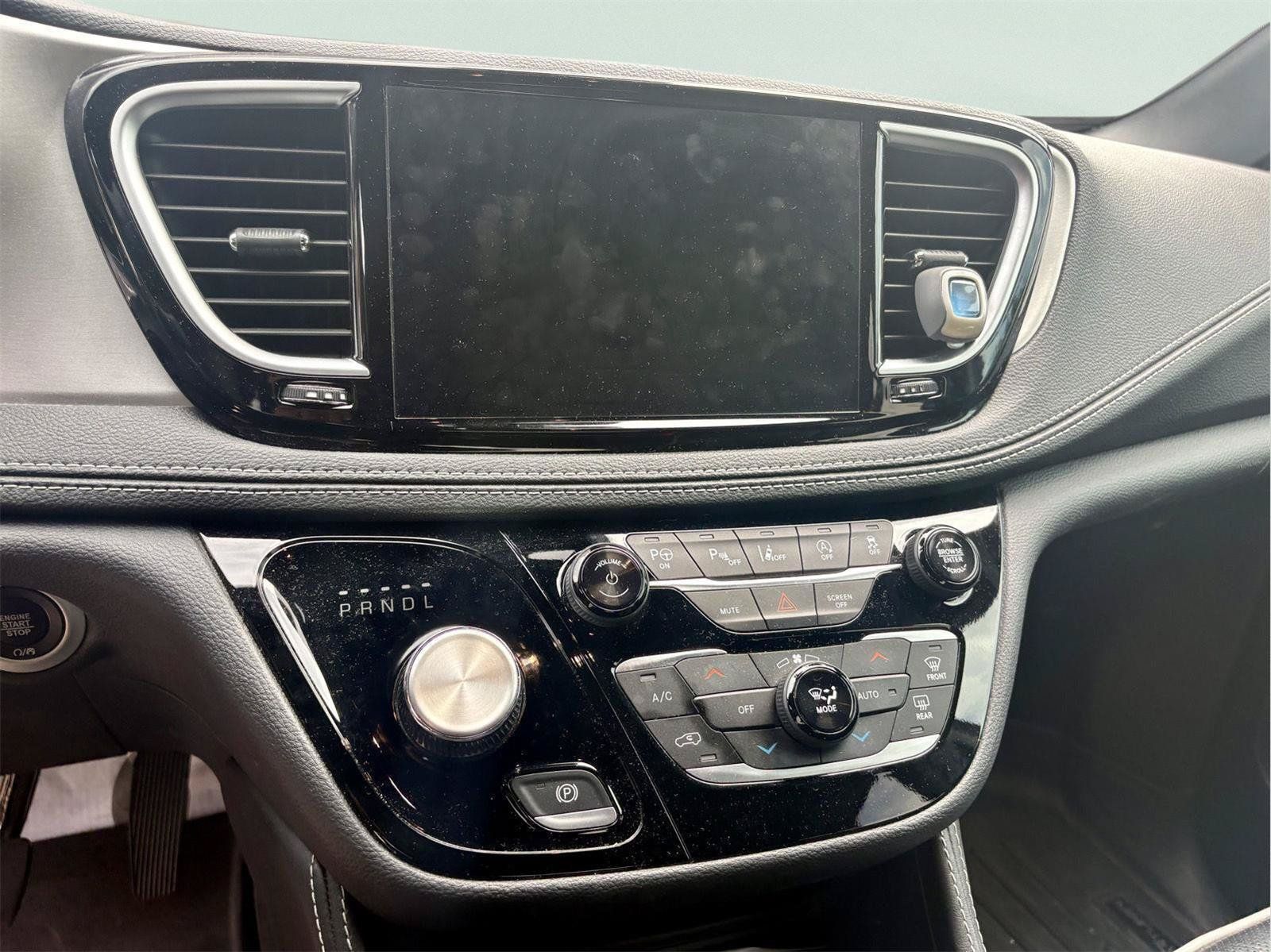 Used 2024 Chrysler Pacifica Limited w/ S Appearance Package FWD image 15