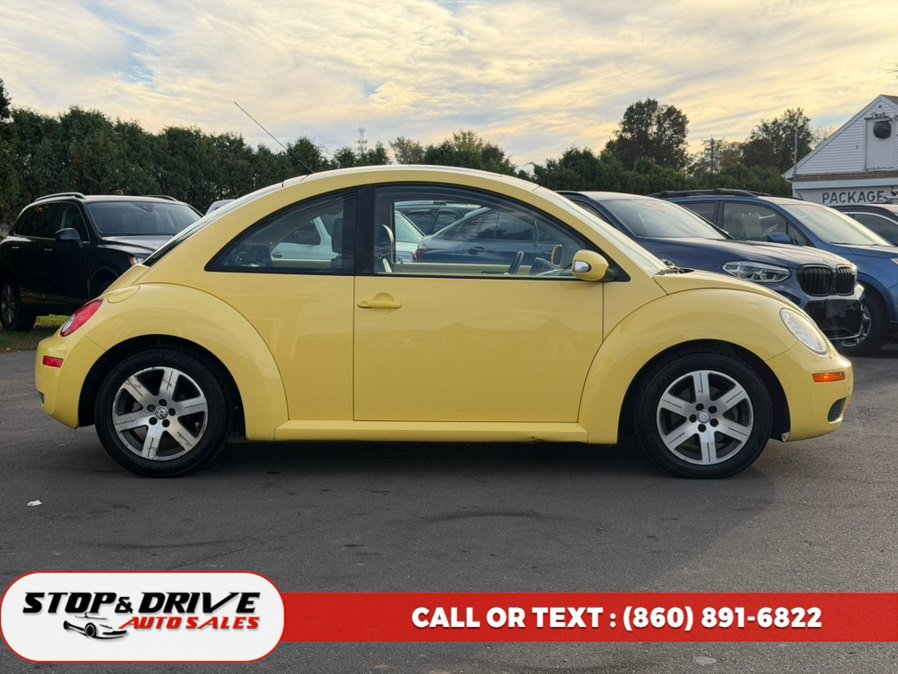 Used 2006 Volkswagen Beetle Coupe w/ Package 1 FWD image 4