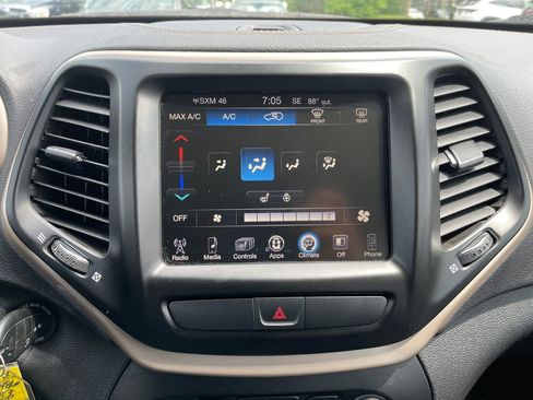 Used 2017 Jeep Cherokee Latitude w/ True North Edition AWD/4WD image 21