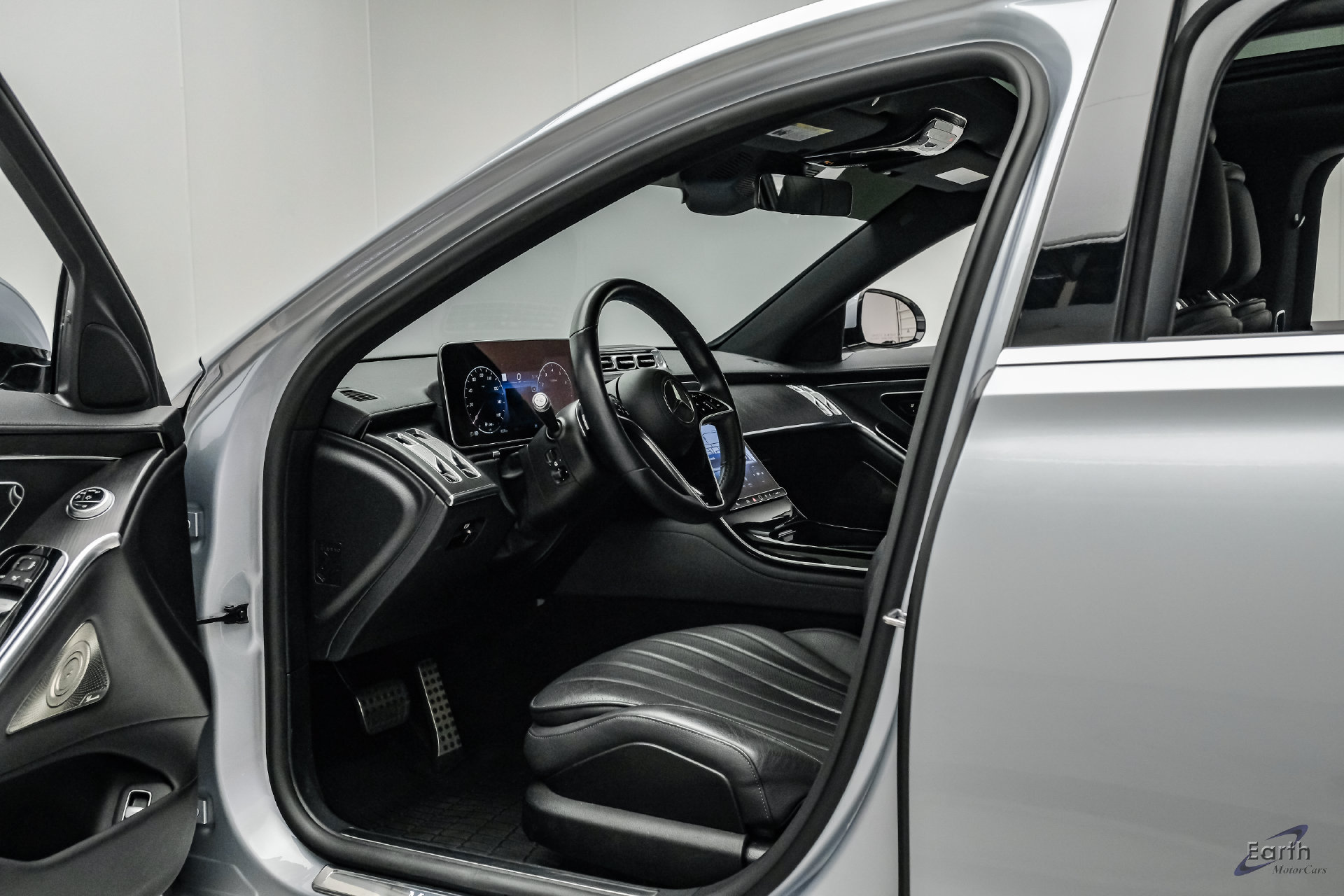 Used 2022 Mercedes-Benz S 580 4MATIC Sedan w/ AMG Line Package image 45