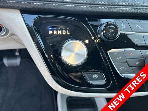 Certified 2022 Chrysler Pacifica Touring-L image 22