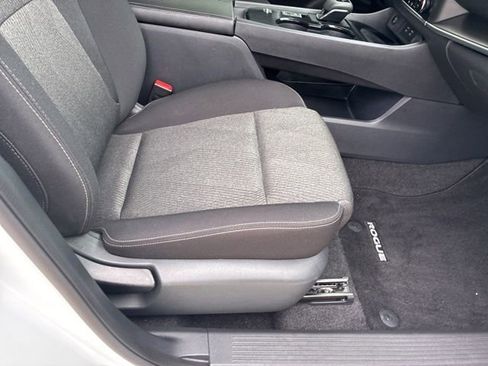 Used 2025 Nissan Rogue SV FWD image 11
