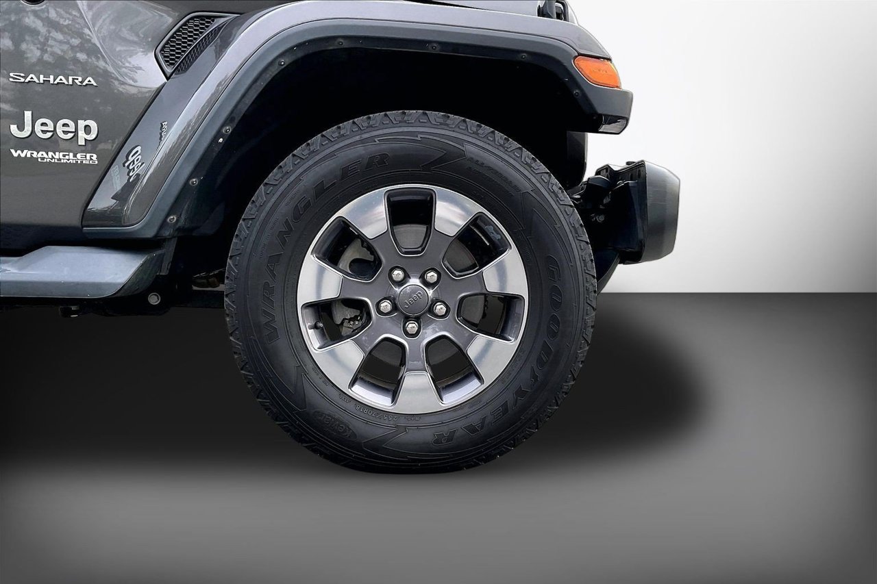 Certified 2018 Jeep Wrangler Unlimited Sahara w/ Dual Top Group AWD/4WD image 34