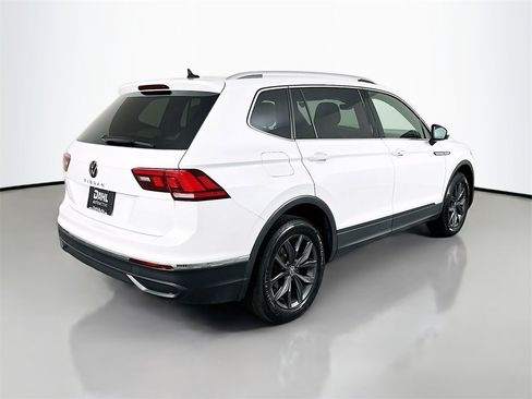 Used 2023 Volkswagen Tiguan SE image 7