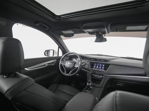 Used 2025 Cadillac XT6 Luxury FWD image 16