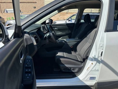 Used 2025 Nissan Rogue SV FWD image 29