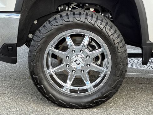 Used 2024 Chevrolet Silverado 2500 LT w/ Convenience Package image 11