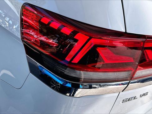 Used 2021 Volkswagen Atlas SEL Premium w/ MDO Package (Bench Seat) image 29