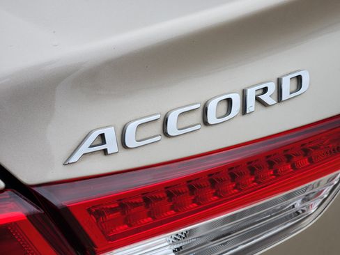 Used 2020 Honda Accord EX image 13