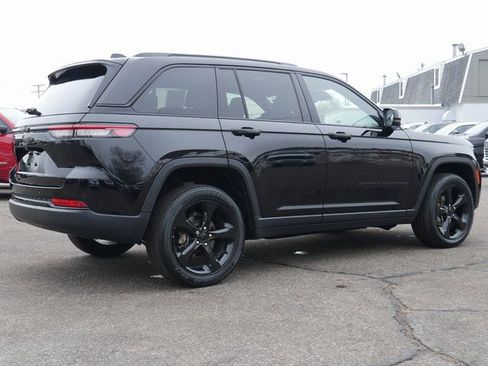Used 2023 Jeep Grand Cherokee Altitude image 6
