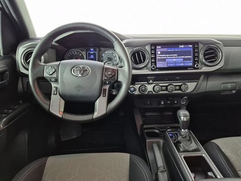 Used 2020 Toyota Tacoma TRD Off-Road AWD/4WD image 33