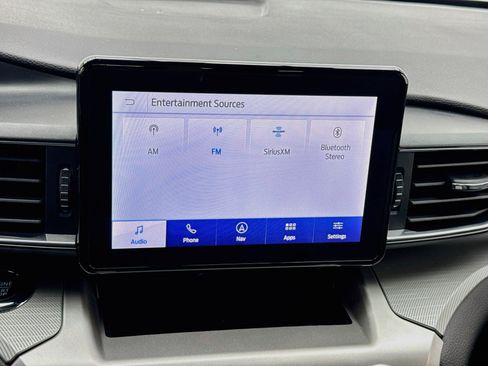 Used 2022 Ford Explorer XLT w/ Equipment Group 202A RWD image 11