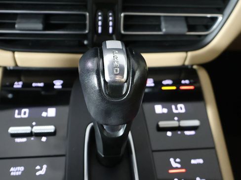 Used 2022 Porsche Macan image 48