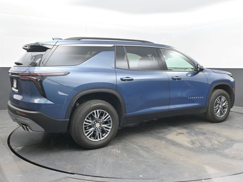 Used 2025 Chevrolet Traverse LT image 9