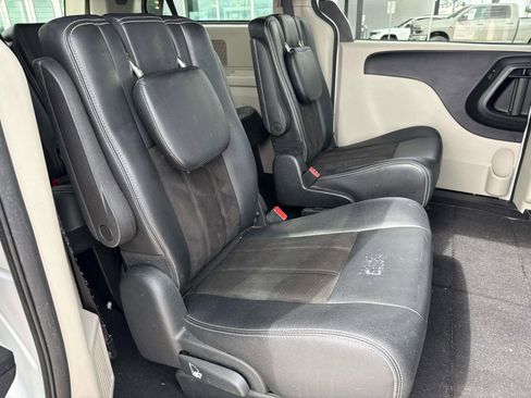 Used 2019 Dodge Grand Caravan SXT image 10