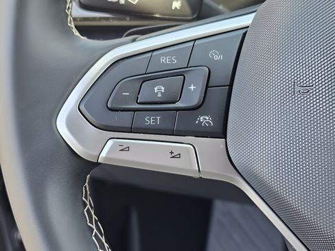 Certified 2025 Volkswagen Atlas SE FWD image 29