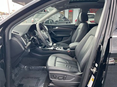 Used 2023 Audi Q5 2.0T Premium w/ Convenience Package image 9