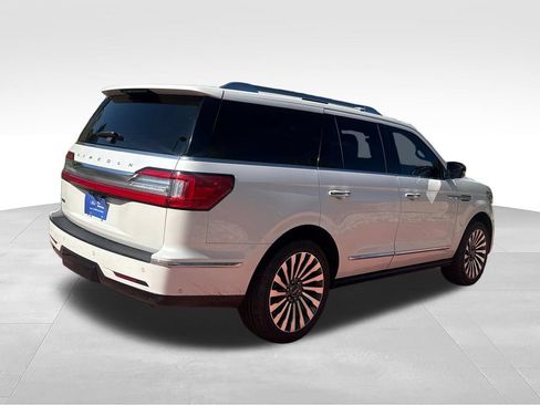 Used 2018 Lincoln Navigator Reserve w/ Technology Package AWD/4WD image 8