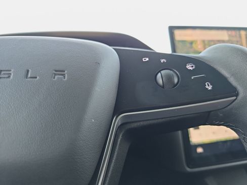 Used 2022 Tesla Model X image 18