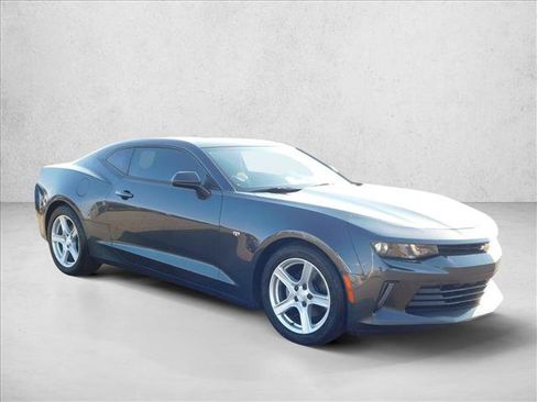 Used 2017 Chevrolet Camaro LT RWD image 3