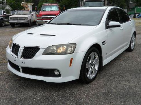 Used 2008 Pontiac G8 w/ Premium Package RWD image 2
