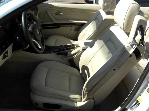 Used 2012 BMW 328i Convertible image 19
