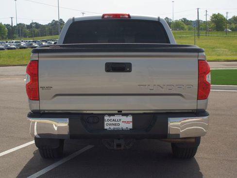 Used 2016 Toyota Tundra SR5 w/ SR5 Upgrade Package RWD image 3