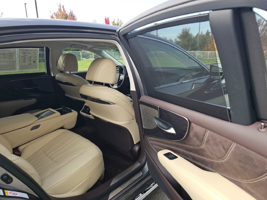 Used 2018 Lexus LS 500h AWD w/ Luxury Package image 15
