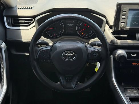 Used 2019 Toyota RAV4 LE FWD image 19
