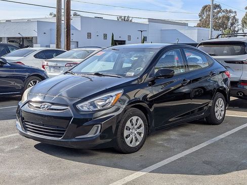 Used 2017 Hyundai Accent SE image 3