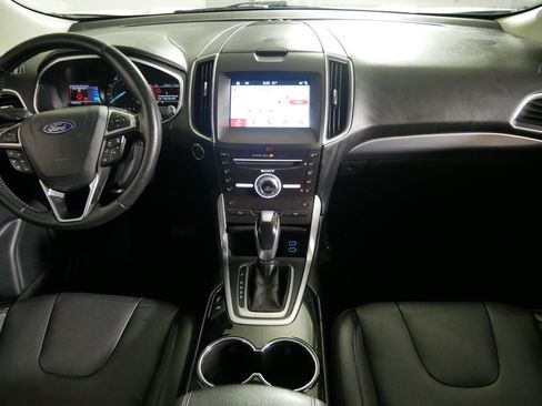 Used 2018 Ford Edge Titanium w/ Class II Trailer Tow Package AWD/4WD image 10