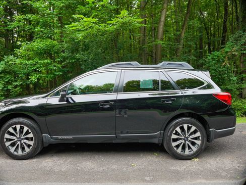 Used 2017 Subaru Outback 2.5i Limited AWD/4WD image 9