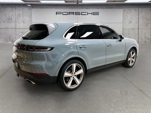 Certified 2024 Porsche Cayenne AWD/4WD image 9