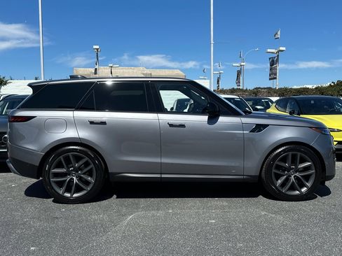 New 2025 Land Rover Range Rover Sport SE image 6