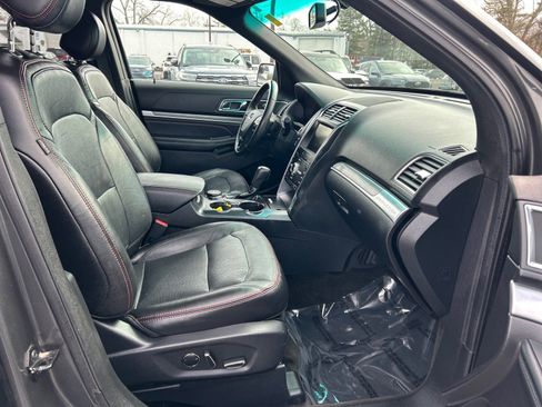 Used 2016 Ford Explorer Sport image 18