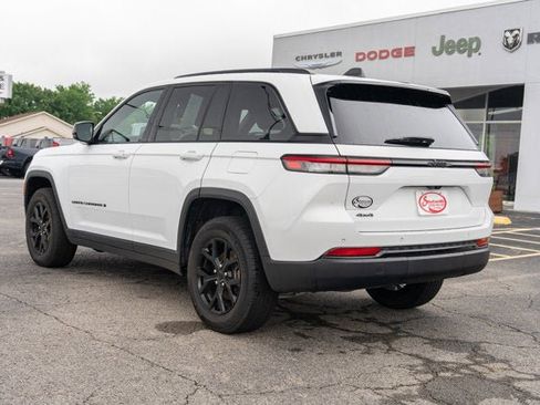 Used 2025 Jeep Grand Cherokee Altitude AWD/4WD image 3