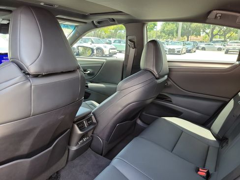 Used 2024 Lexus ES 350 F Sport w/ Accessory Package (Z2) FWD image 9