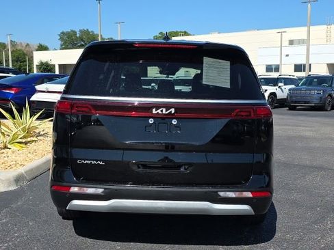 Used 2023 Kia Carnival EX FWD image 21