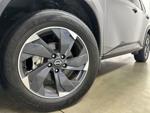 Used 2024 Nissan Rogue SV AWD/4WD image 28