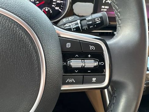Used 2024 Kia Carnival EX FWD image 22