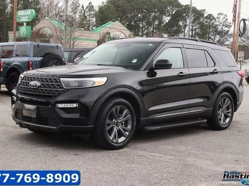 Used 2022 Ford Explorer XLT w/ Equipment Group 202A image 3