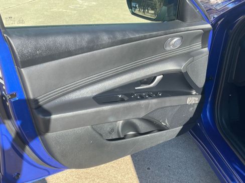 Used 2025 Hyundai Elantra SEL image 18