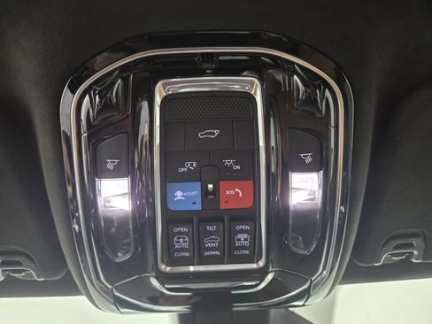 Used 2025 Jeep Grand Wagoneer Series III w/ Rear Seat Video Group 1 AWD/4WD image 20