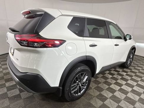 Used 2023 Nissan Rogue S AWD/4WD image 2