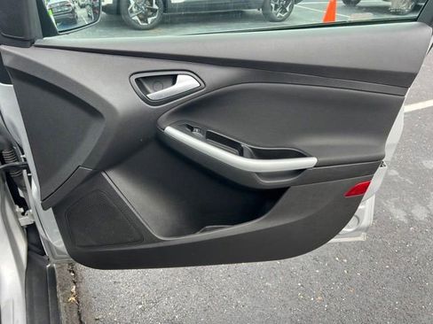 Used 2014 Ford Focus SE w/ Equipment Group 201A FWD image 29