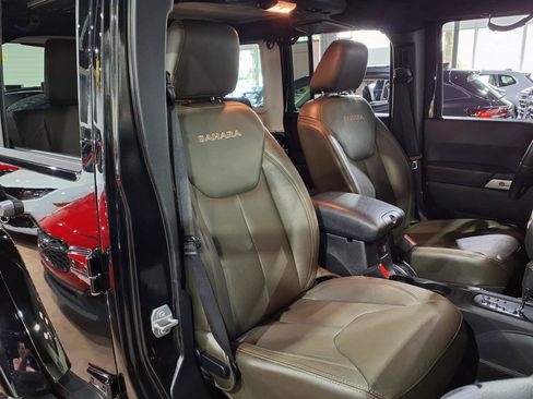 Used 2016 Jeep Wrangler Unlimited Sahara AWD/4WD image 16