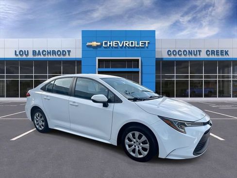 Used 2024 Toyota Corolla LE FWD image 2