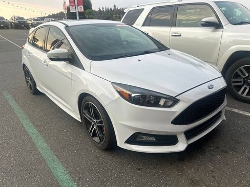 Used 2016 Ford Focus ST w/ Equipment Group 402A FWD image 3
