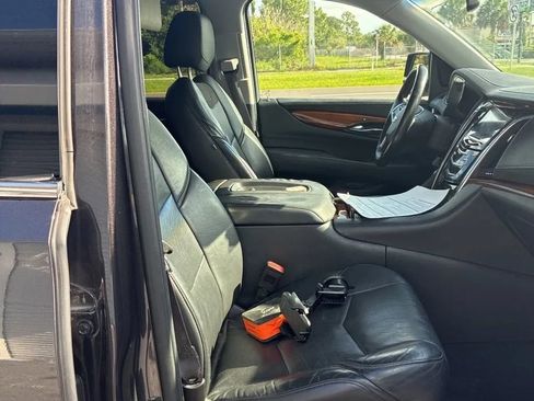 Used 2015 Cadillac Escalade Luxury AWD/4WD image 20